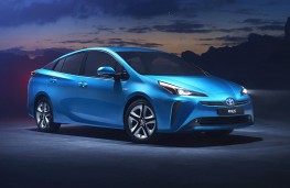 Toyota Prius 2019 front threequarters